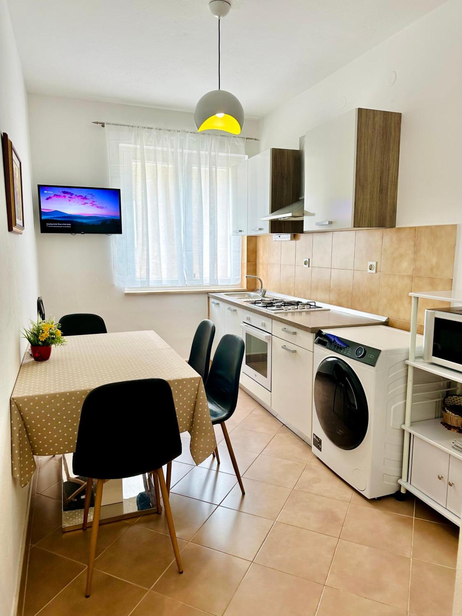 Spacious Family Apartment Near The Beach Makarska Exterior foto