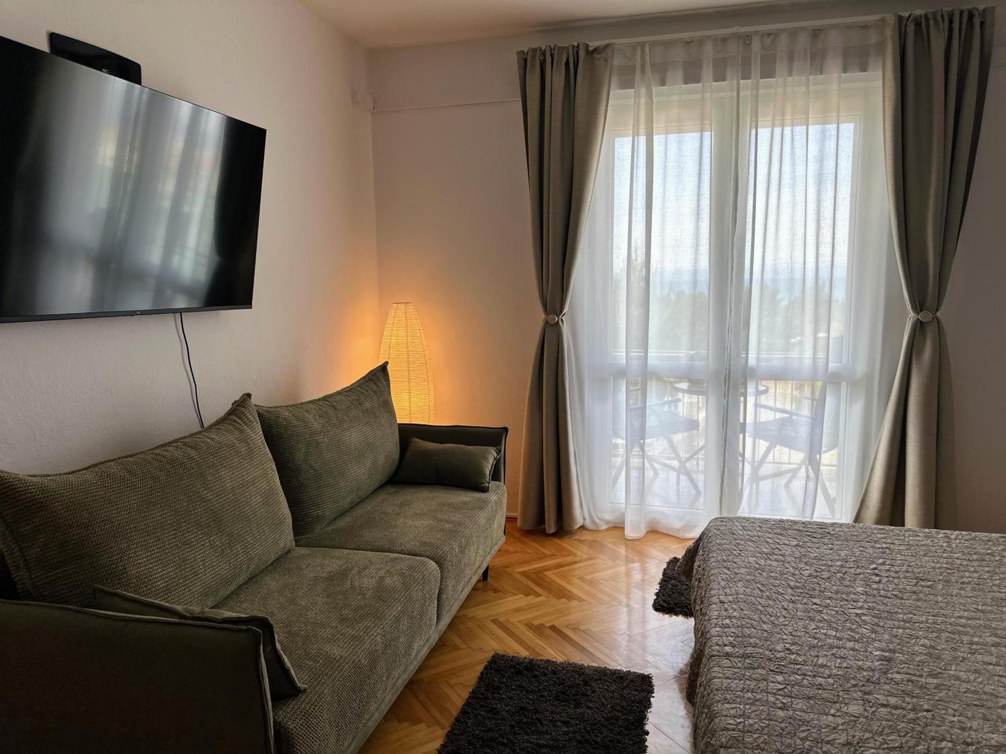 Spacious Family Apartment Near The Beach Makarska Exterior foto